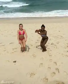 体操女皇携男友海边度假秀翘臀豪乳