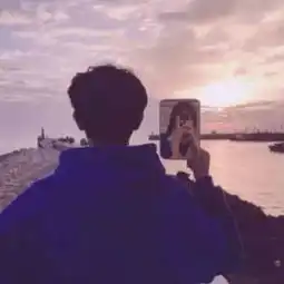 找一个和这个男生头像的另一半女生头像