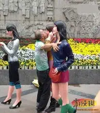 小清新神马的闪一边情人节重口味囧图浓情上演