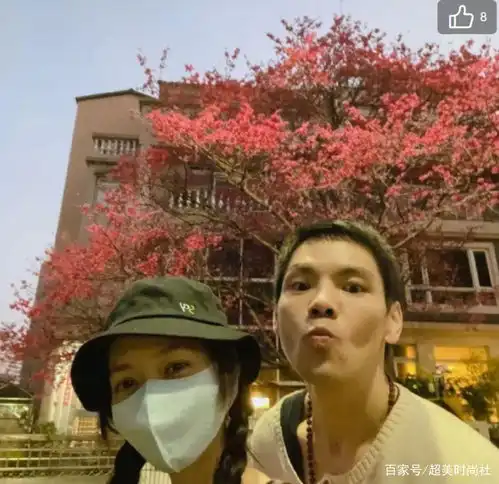 向佐情人节晒一家三口合照郭碧婷素颜出镜,女儿首次出镜太软萌