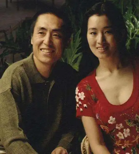 25年前,巩俐被张艺谋捉奸在床,随后巩俐怒嫁新加坡富商