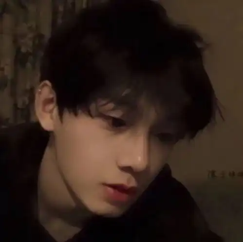 ins男生真人酷酷头像对于第三人称的角度而言