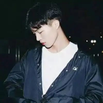 落寞帅气的男生伤感微信头像有意境的显成熟的男生头像