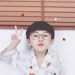 这个头像里的小女孩叫啥,有情侣头像也行