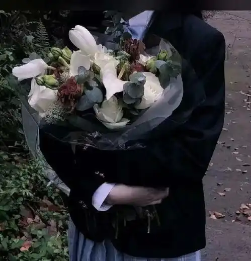 用捧花头像等一个春暖花开