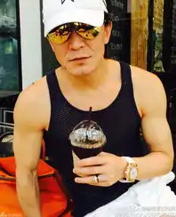 哈文李咏情侣装游清迈李咏秀肌肉显熟男魅力