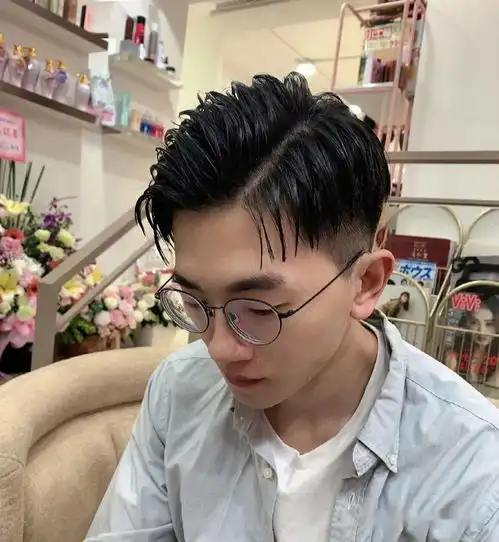 男生烫发发型,就选这几款