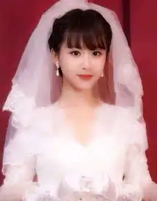 本以为杨紫和欧豪婚纱照最甜,看到杨紫和张一山之后,笑出了屏幕