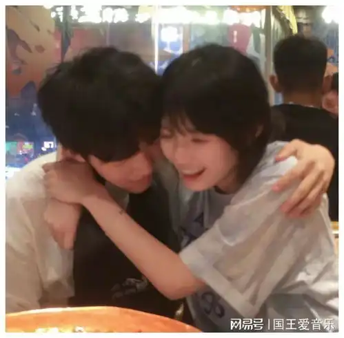 去年牵手跑出考场情侣成网红,边复读边拍视频,已坐拥260万粉丝