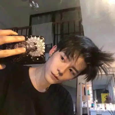精致男孩必备的高颜值气质头像岁月终究没有偏袒过谁