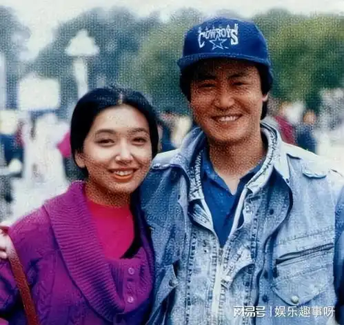 他们曾经是模范夫妻,离婚后,一个嫁给年下男,一个娶了女富商