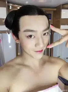 郑恺粉色妆扮秒变妖娆宫女揭杜江胡歌高颜值男神女