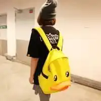 qq头像背着书包戴了帽子的所有女生头像