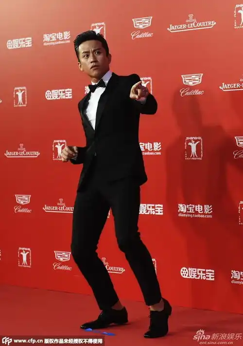 组图烈日灼心四大型男斗帅邓超眼神犀利