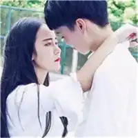 很甜蜜温馨的情侣拥吻头像憋说话,吻他