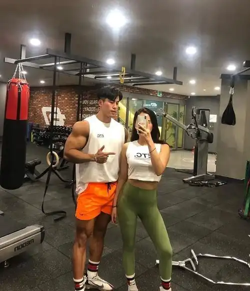 健身圈里的情侣,颜值高身材好,虐哭单身狗