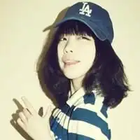 谁还能帮我找到这个人的图要一样戴帽子图片要当姐妹头像用的需要四张,还缺两张谢谢