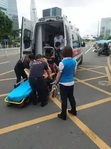 男子突然跪倒抽搐深圳地铁站内上演五分钟生死抢救