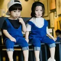 情侣头像两个小孩两个小孩手牵手的情侣头像