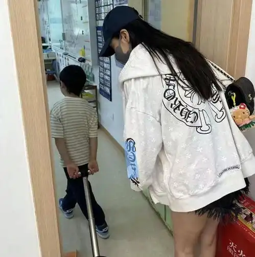 baby送儿子上学,网曝她与黄晓明同在家长群,两人头像备注名曝光