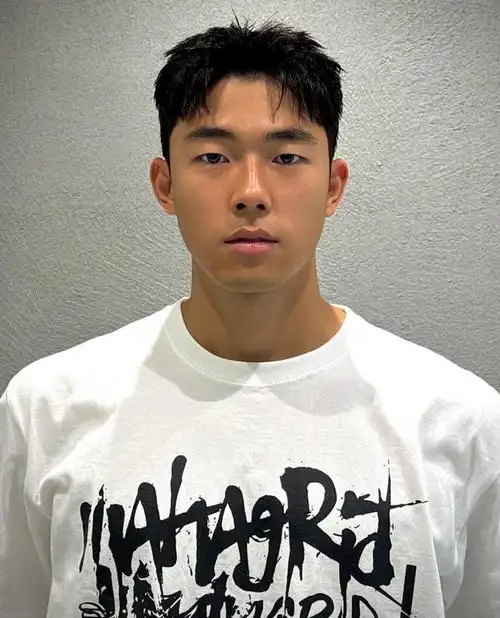 男生除了寸头发型,还可以剪这3款造型,时尚潮流,很帅气中分侧分时尚元素网易订阅