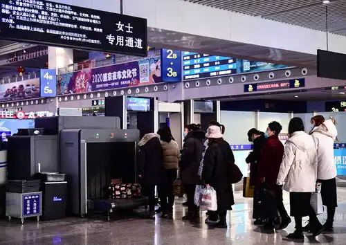 不只设置女性专用泳道车厢车位,更重要的是提供更友好的生活空间