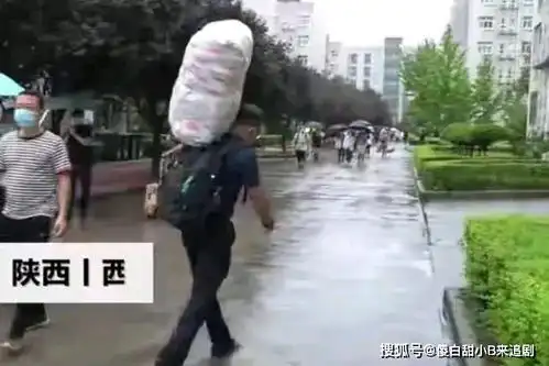 父亲扛20斤行李送大一女儿到宿舍,改变命运有人豪车有人不孝