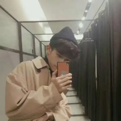 手机控男生头像,分享给喜欢自拍玩自的帅哥们了