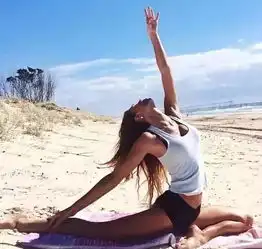 告别改善弯腰驼背,8个能让你体态变美的瑜伽体式