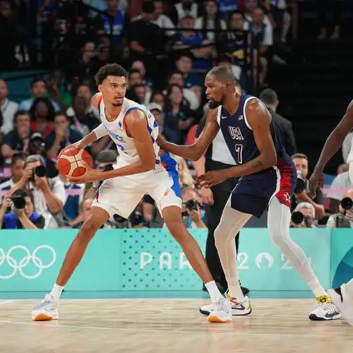 詹杜库531119美国男篮5连冠,库里8记3分封神文班空砍267