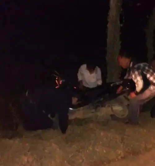 倒架子,南康一骑摩托男子醉酒翻水沟里去了