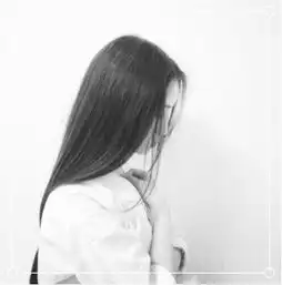 情侣黑白头像高冷侧脸萌女