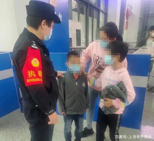 离谱9岁男童被父亲丢在火车站,网友炸锅了