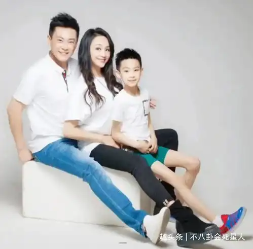 没分寸曹颖和10岁儿子直播嘴对嘴亲吻,李嘉欣和9岁儿子共浴