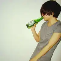 洒脱男生的个性qq头像我也开始相信这个世界没有谁可以给谁明天2