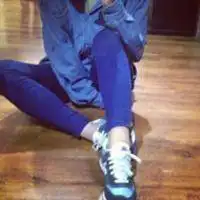 你们有情侣盘腿头像或情侣背书包的头像吗,能帮我找找嘛,急用啊,谢谢了