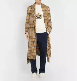 格纹放衬衫上是理工男,放外套上就是教授