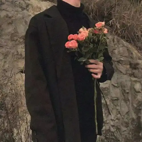 用捧花头像等一个春暖花开