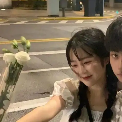 情侣头像白云好懒