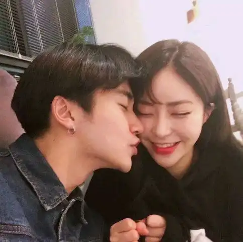 异地恋情侣,男生若出现这3个行为,女生就别再做无谓的坚持了