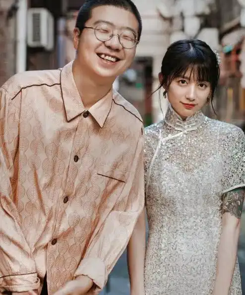 李诞自曝结婚,跨物种爱情终于修成正果,有趣的灵魂终会相见