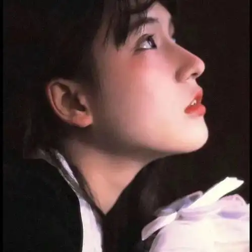 女生头像她是一面湖水,她是温柔本身
