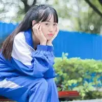 女生盘腿坐头像校服校服控少女盘腿坐的头像