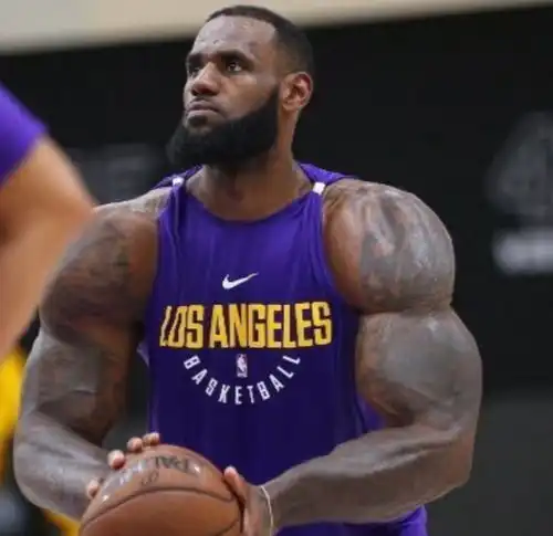 nba最能以假乱真5大p图,杜兰特肌肉似灭霸科比有6块腹肌