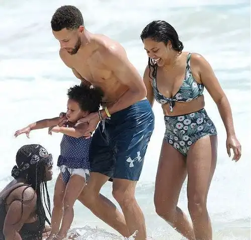 嫁给1米91的nba男神库里什么感觉妻子阿耶莎这么回答