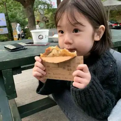吃东西萌娃头像
