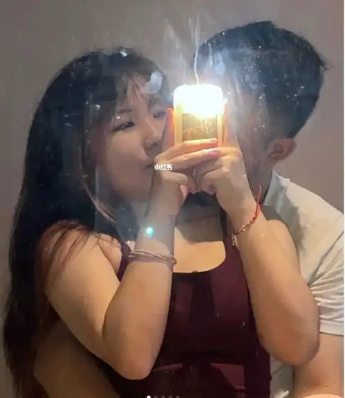 其实一个拥抱就能解决的事,为何非要在手机里吵得不可开交