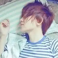 qq男生躺在床上头像躺在地上男生头像