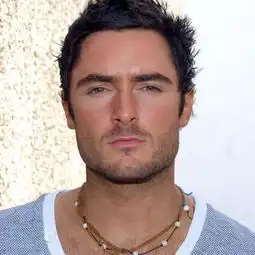 情侣遇食人族女遭轮奸