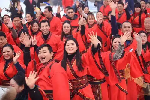 99对新人齐聚仙女山雪地汉式婚礼,拉开国际冰雪季序幕